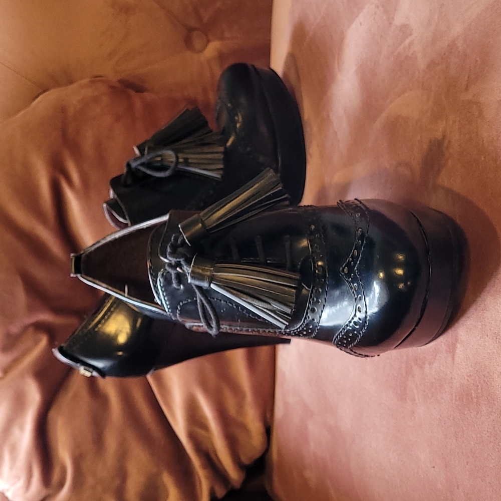 Women's shoes